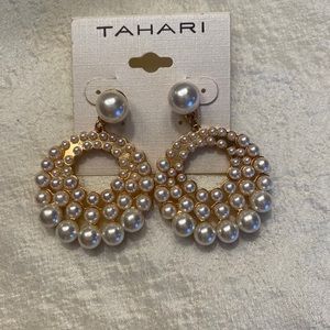 Tahari pearl earrings
